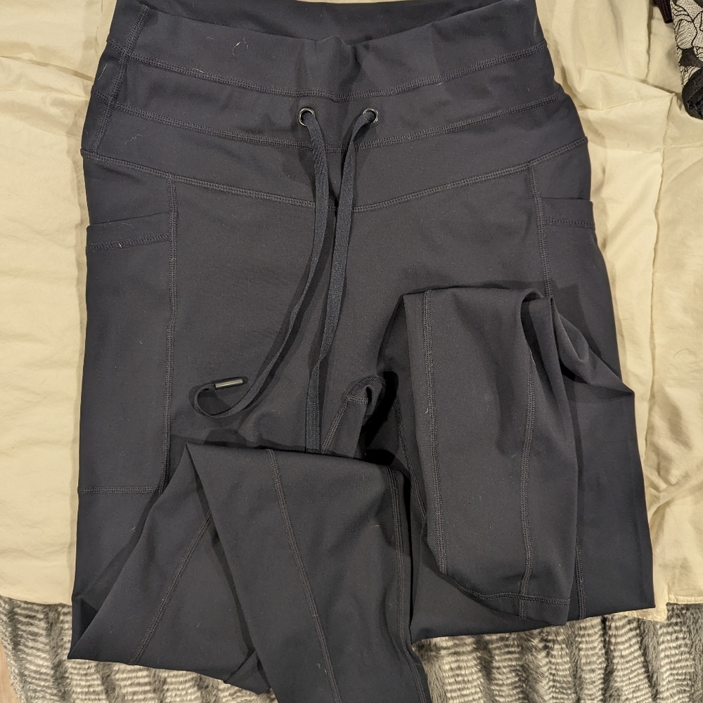 LAST CHANCE: Popflex cargo leggings in navy - Picture 2 of 3